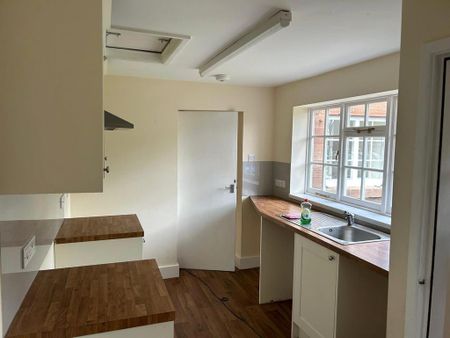 2 bedroom semi-detached house to rent - Photo 4