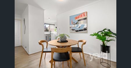 Stylish Townhouse! - Photo 5