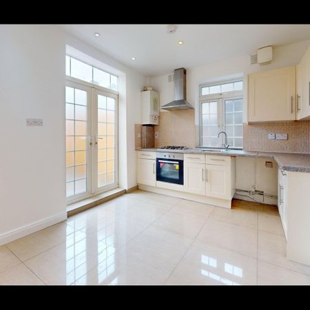 2 Bed Flat, Portland Road, SE25 - Photo 3