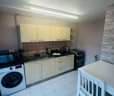 Farhill Close, West Bromwich, B71 - Photo 5