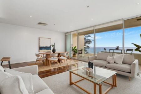 Executive Style 3 Bedroom Apartment Directly on the Beachfront - Photo 3