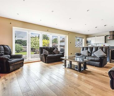 An attractive and versatile family home ideally located for station and schools. - Photo 6