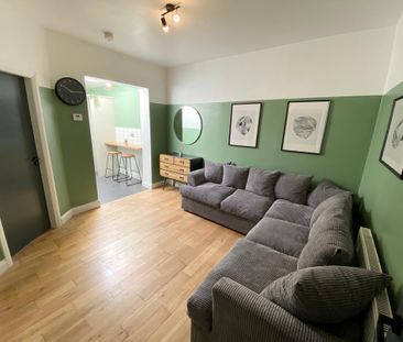 4 bedroom terraced house to rent - Photo 1