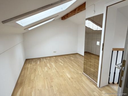 2-Zimmer-Maisonettewohnung mit großem Balkon und Bergblick in ruhiger Lage nahe Traunstein! - Photo 2