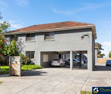Private and secure - In the heart of Clayton - Photo 5
