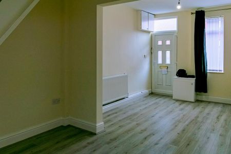 2 bedroom terraced house to rent - Photo 2