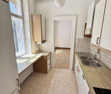 STILVOLLER ERSTBEZUG NACH SANIERUNG – 3-ZIMMER-ALTBAUWOHNUNG MIT KA... - Photo 4