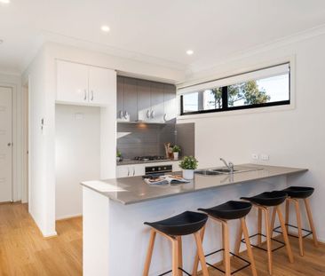 A beautifully designed 3-bedroom modern home, ideal for entertaining - Photo 6