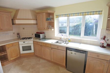 4 bedroom detached house to rent - Photo 3