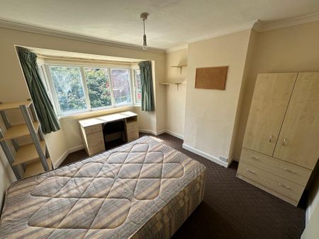 4 bedroom semi-detached house to rent - Photo 4