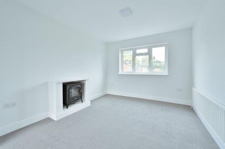 3 bedroom semi-detached house to rent - Photo 2