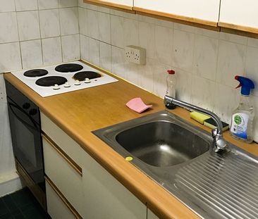 Flat 1, 24 Kelso Road, LS2 9PR, Leeds - Photo 3