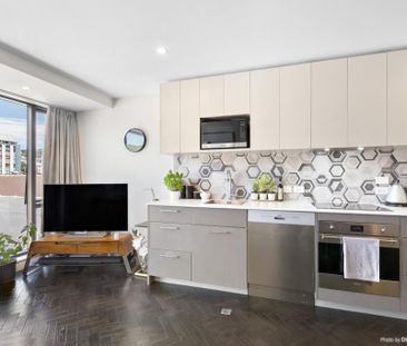 Contemporary Living! - Photo 5