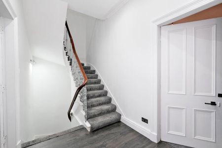 4 bedroom flat to rent - Photo 2