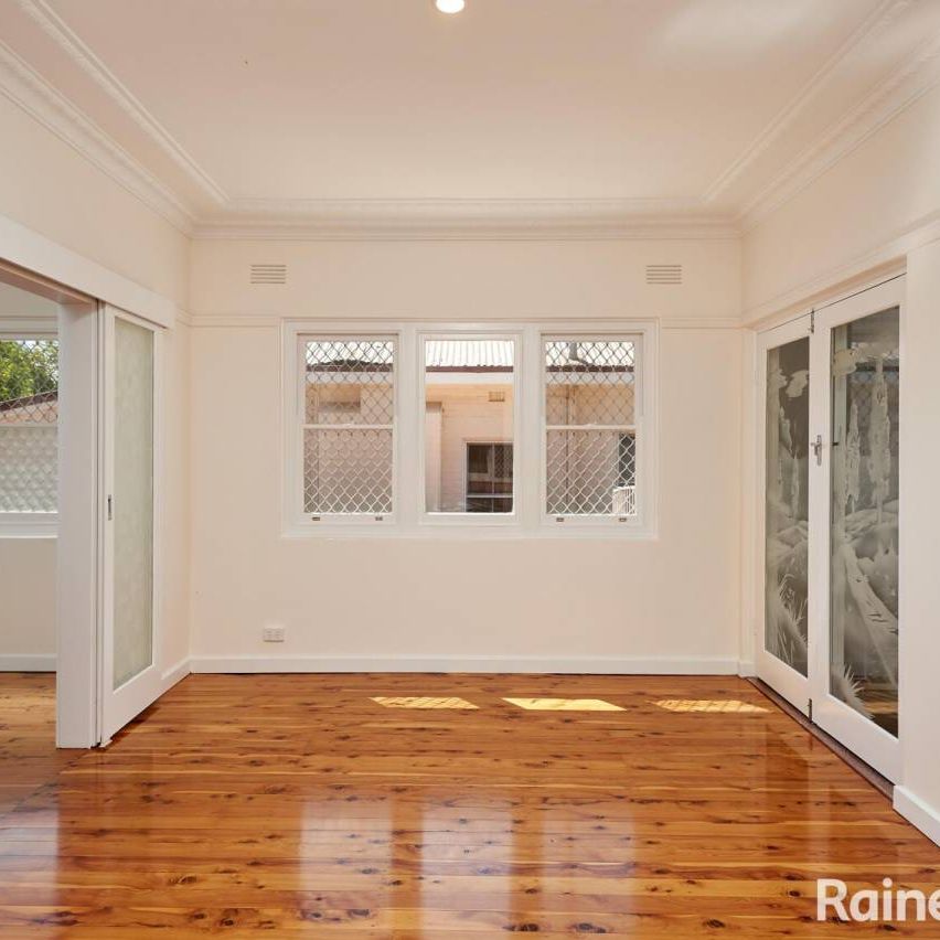 CHARMING FAMILY HOME IN A PRIME LOCATION - Photo 1