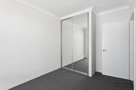 Beautiful, Modern Brand-newly Built Home - Photo 2