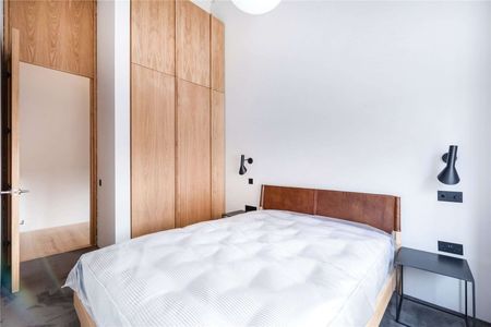 A fantastic newly converted 2 bedroom apartment with a spacious open plan living and dining area. - Photo 4