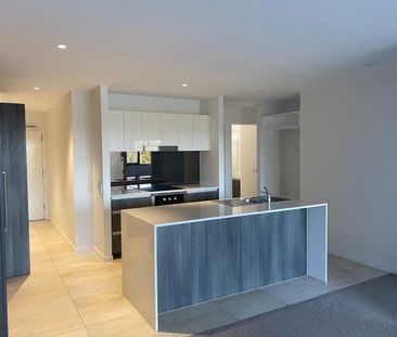 Canal Views in a Modern Two Bedroom Unit in Kawana Island - Photo 5