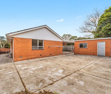 Large Home - Glen Waverley Secondary College School Zone! - Photo 5