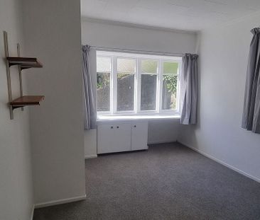 Very sunny home in great street - Photo 2