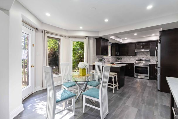 For Lease - 5201 CHAMPLAIN Trail, Mississauga, Ontario - Photo 1