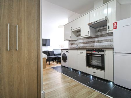 Apt 4, George House - Photo 3