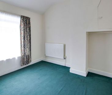 2 bedroom end of terrace house to rent - Photo 3