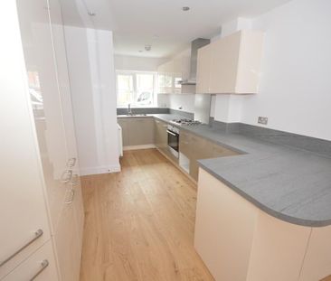 4 bedroom terraced house to rent - Photo 6