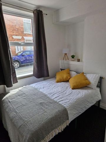 1 bedroom in a house share to rent - Photo 4