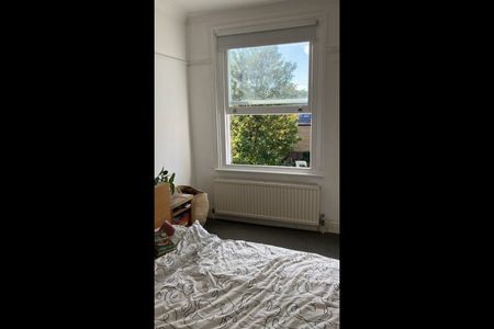 1 Bed Flat, Ferme Park Road, N8 - Photo 2