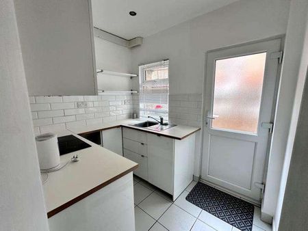 Palmerston Crescent, Palmers Green, N13 - Photo 3