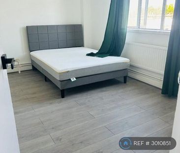 1 bedroom in a flat share to rent - Photo 4