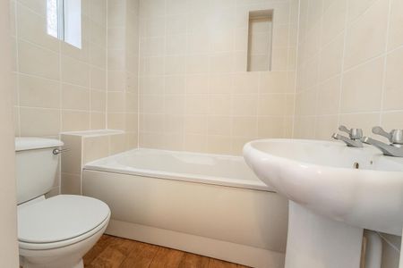 1 Bedroom Flat To Let - HP11 - Photo 3