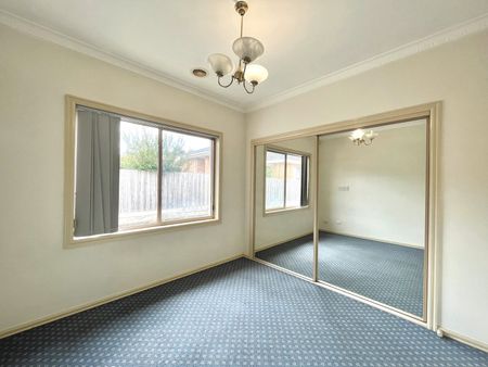 Ideally located family home - Photo 4