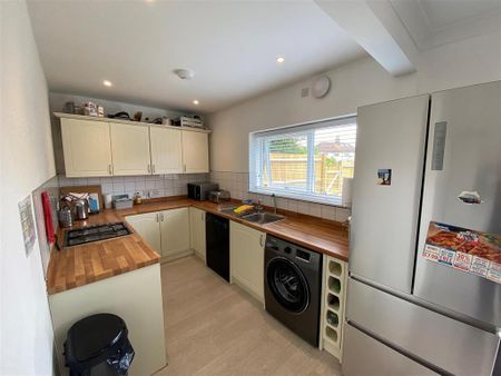 1 bedroom in a house share to rent - Photo 5
