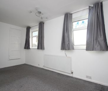 2 bedroom semi-detached house to rent - Photo 2