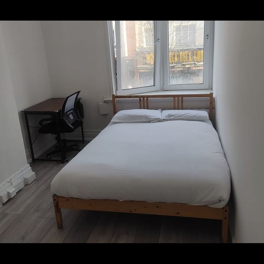 Room in a Shared Flat, Kilburn High Road, NW6 - Photo 1