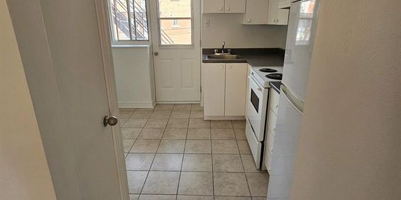 1 CH - 1 SDB - Montréal - $990 /mo - Photo 3