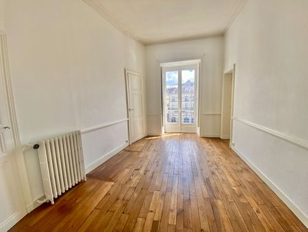 A Louer - Nantes Place Sanitat - Appartement Bourgeois 4 Pièces De 108.18 M² - Photo 4