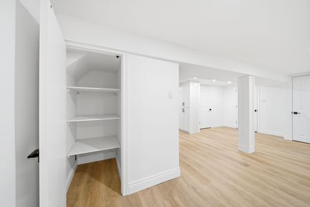 For Lease - 6 Corbett Crescent, Aurora, Ontario - Photo 2