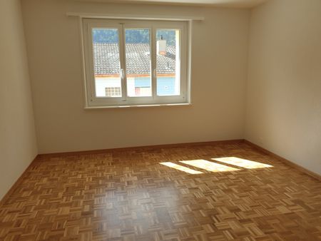 Joli appartement de 3 pièces avec balcon et ascenseur - Photo 3