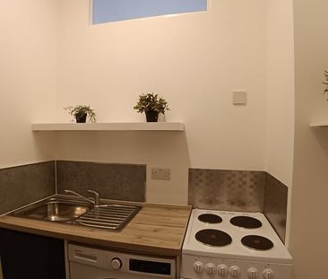 1 Bed Flat, Thornton Heath, CR7 - Photo 4