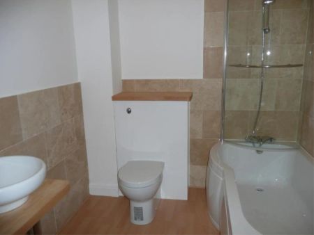 2 bedroom second floor flat situated in this much improved area of Great Yarmouth close to historical landmark & recreation ground Features include; Gas central heating, entryphone, convenient for town centre & seafront. COMING SOON! - Photo 5