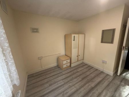 6 bedroom terraced house to rent - Photo 2