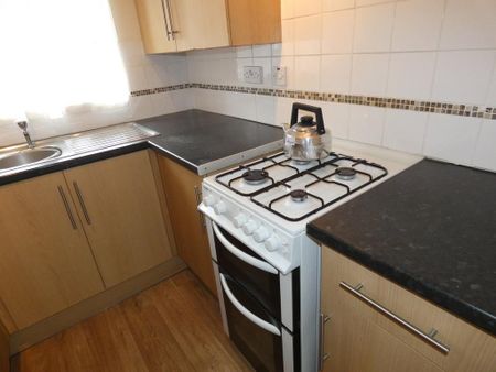 2 bedroom end of terrace house to rent - Photo 4