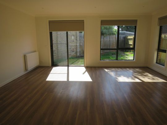 35 Swanson Crescent, Chadstone VIC 3148 - Townhouse For Rent | Domain - Photo 1