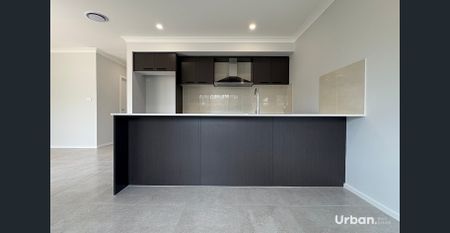 Brand New Large Five Bedroom Home in Caphilly Estate. - Photo 2