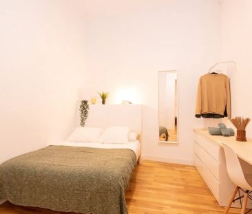 Carrer Gran de Gràcia, Barcelona, Catalonia 08012 - Photo 3