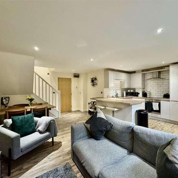 Bridge End, Rastrick, Brighouse, HD6 - Photo 1