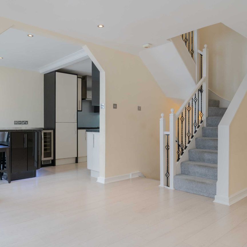 Princes Yard, Holland Park, W11, London - Photo 1